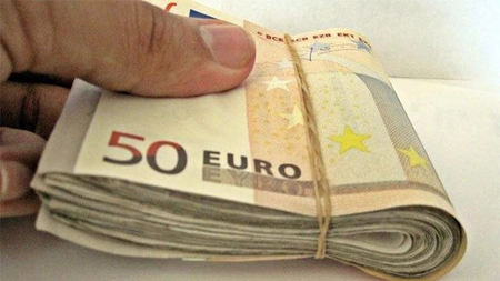 Motivele pentru care leul scade în fiecare zi. Economiştii spun că situaţia e ireversibilă