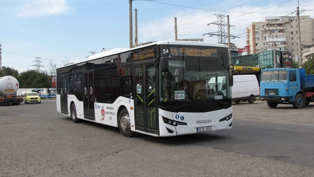 Panouri de informare în stațiile de transport public