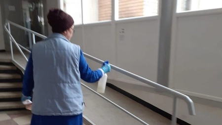 Măsuri speciale luate în scările de bloc. Se folosesc substanțe pe bază de clor