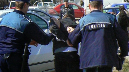 Riscă să ajungă în pușcărie după ce a furat un telefon mobil