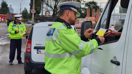 Un tânăr s-a ales cu dosar penal. A fost găsit la volanul unei autoutilitare deși nu avea permis de conducere