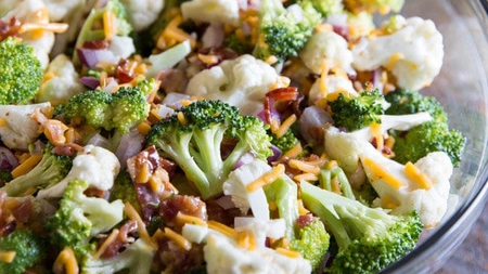 Salată de conopidă cu broccoli