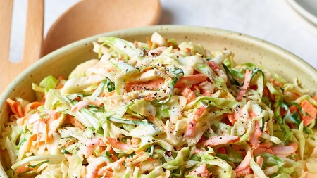 Ingrediente pentru salată de varză cu morcov, cu dressing de post
