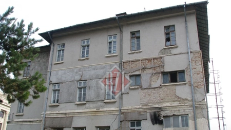 EXCLUSIV! Celebru proprietar reface total o mare clădire din centrul Iașului