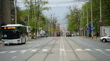 Modificări în circulația autobuzelor și tramvaielor. Mai multe mijloace de transport sunt scoase la stradă