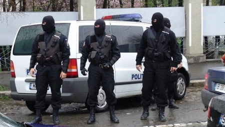 Individul prins cu droguri în timp de pandemie vrea să fie liber! Heroina a ajuns în curtea unei biserici!