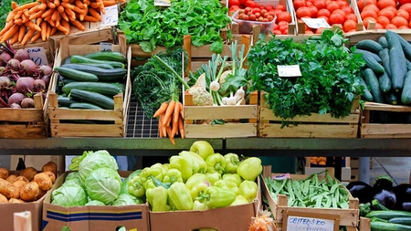 Amenzi pentru comercianții care expun legumele și fructele în afara tonetelor