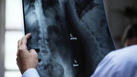 Simţi furnicături în mâini sau picioare? Uite ce boală ai putea avea