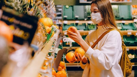 Cum mâncăm de Paşte în perioada pandemiei. Ce cumpărăm ca să facem economie
