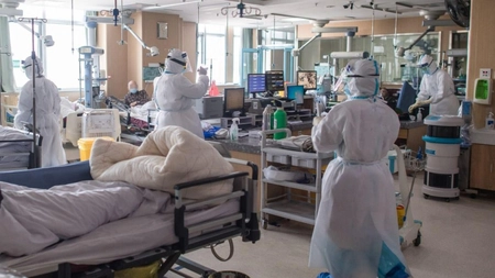 Vestea care a înghețat sistemul sanitar ieșean! Cadrele medicale vor veni la serviciu chiar dacă au intrat în contact direct cu un pacient cu coronavirus