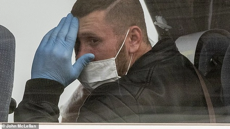 După ce am fost priviţi ca nişte sclavi, românii au ajuns eroii Angliei. Iată cum au fost întâmpinaţi primii ieşeni aduşi la cules de <em class='ep-highlight'>salată</em> verde