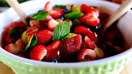 Salată de fructe. Sănătoasă şi uşoară
