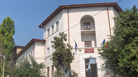 Exclusiv! Angajat al Colegiului Economic Administrativ din Iaşi, suspect de COVID-19