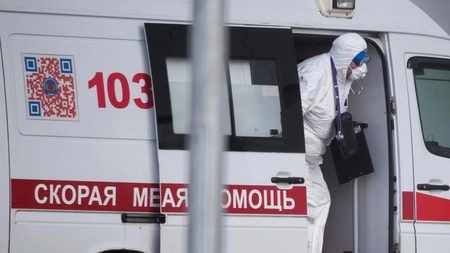 Un al treilea medic rus s-a aruncat de la etajul doi al spitalului. Era infectat cu Covid-19 şi șefii îl obligau să lucreze