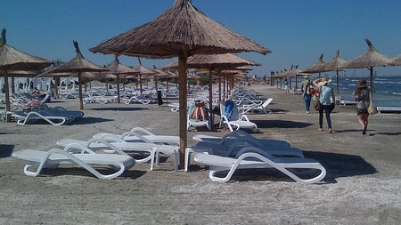 Ce distanţă trebuie să fie anul acesta între şezlonguri, pe plajele din România. Alte lucruri la care să fi atent dacă mergi la mare