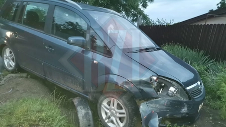 Accident rutier în Iași. Șoferul vinovat a fugit de la fața locului (Exclusiv) - Galerie Foto