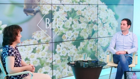 Biologul principal al Grădinii Botanice din Iași a dialogat despre universul unic al florilor, proiectele ce le are în derulare, frumusețea locului, dar și despre ce înseamnă o asemenea muncă, în Studioul BZI LIVE - FOTO/ VIDEO