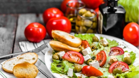 De ce dieta mediteraneană te poate ajuta să slăbești