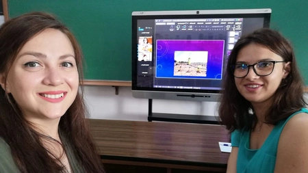 Două studente de la USAMV Iași, laureate la un concurs național cu o lucrare despre planta busuioc roșu