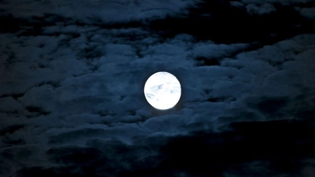 Cum ne influenteaza luna sănătatea