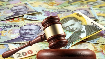 Mamă, condamnată pentru că nu le-a dat bani copiilor! Judecătorii au amendat-o cu 10.000 de lei pentru abandon de familie!