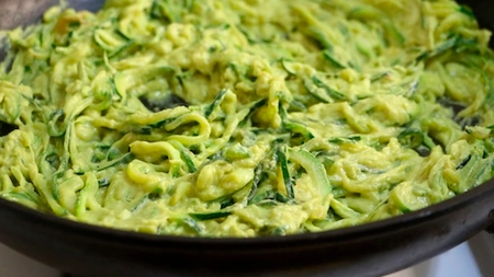 Paste făcute cu sos cremos de avocado