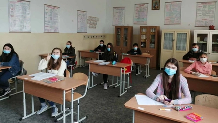 Bacalaureat 2020. Elevii susțin astăzi proba obligatorie a profilului: Matematică sau Istorie. Acestea au fost subiectele - FOTO