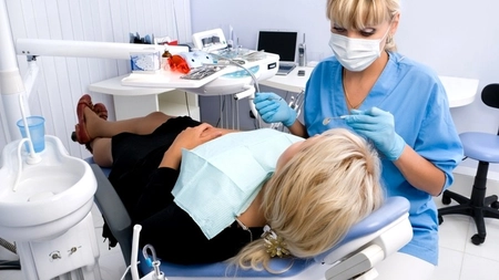 Medicii stomatologi ieșeni, revoltați pe scumpirea dezinfectanților și a materialelor de protecție! Deși costurile au crescut, numărul de pacienți a scăzut la jumătate
