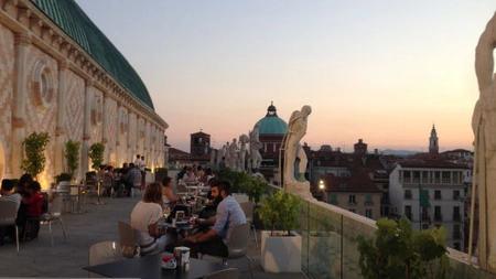 Italienii, speriați de prețurile de după redeschiderea barurilor: „La masă tarifele se triplează!”