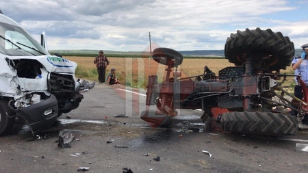 Accident rutier mortal la Iaşi! Impact între un autoturism şi un tractor soldat cu decesul a două persoane (EXCLUSIV) FOTO/ VIDEO/ UPDATE