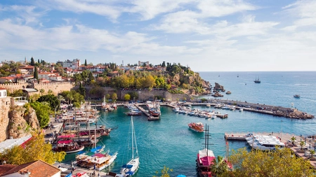 Vacanţă în Turcia. Turiştii romani pot merge în concediu fără test COVID-19