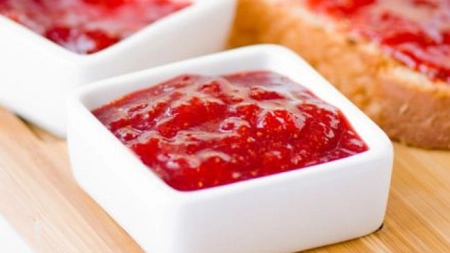 Ingrediente pentru dulceaţă de fragi cu vanilie