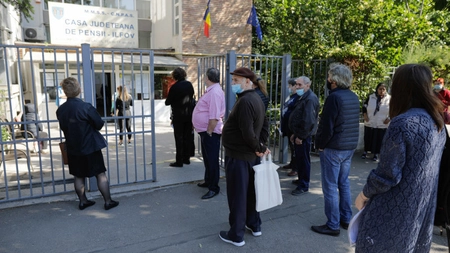 900.000 de pensionari cu venituri mici vor primi bonuri de masă în valoare de 180 de lei