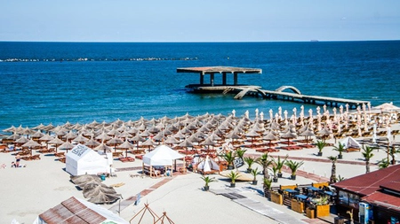 Nota de plată primită la un restaurant din Mamaia! Cât au plătit pentru o omletă și o <em class='ep-highlight'>salată</em> asortată