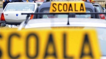 Mașinile-școală de șoferi, interzise pe principalele străzi din Iași la orele de vârf. Instructorii auto care încalcă regulile sunt aspru sancționați, pentru că îngreunează traficul