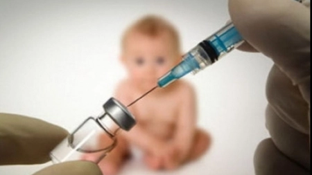 Părinții ieșeni nu-și vaccinează copiii pentru că citesc păreri contra pe Google! Medicii trag un semnal de alarmă: 