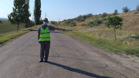 Trei bărbaţi, prinşi de poliţiştii de frontieră fără permis de conducere - FOTO