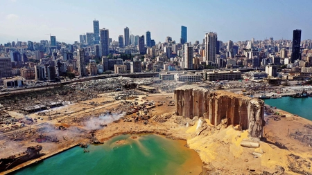 Revoluție în Beirut! Mii de tineri au ieșit în stradă