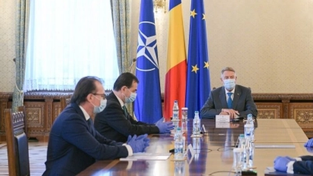 Klaus Iohannis a convocat membri din Executiv în şedinţă. Premierul Ludovic Orban şi ministrul Florin Cîțu, prezenţi