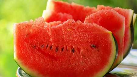 Dr. Mihaela Bilic: Facem burtă de la fructe exact ca băutorii de bere! Că mănânci struguri, că bei vin, tot alcool se numește