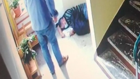 Pensionar care livra poșta, bătut cu bestialitate la Cluj. atenție, imagini șocante!  - VIDEO