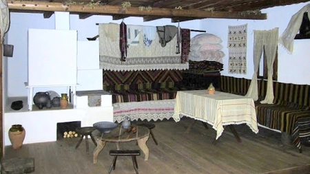 Expoziția temporară „Treceri”, la Muzeul Etnografic al Moldovei