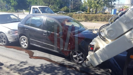 Carambol în Baza 3. Şase maşini s-au izbit într-o autoutilitară - FOTO/ VIDEO
