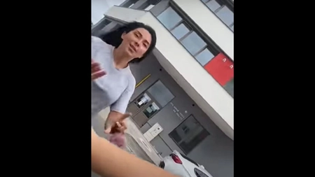 Bătaie între două tinere, nu pentru un iubit, ci pentru un loc de parcare - VIDEO