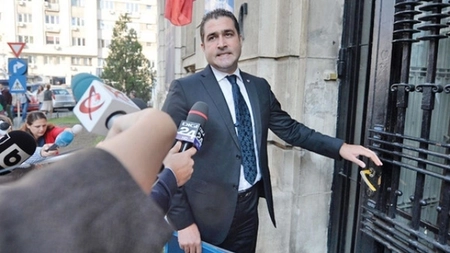 Tot mai multe plângeri la adresa unui executor judecătoresc controversat! După ce Iulian Ilie Coșoreanu a fost încătușat, acesta a scăpat basma curată! Procurorii au considerat că nu trebuie trimis în judecată! (Exclusiv)