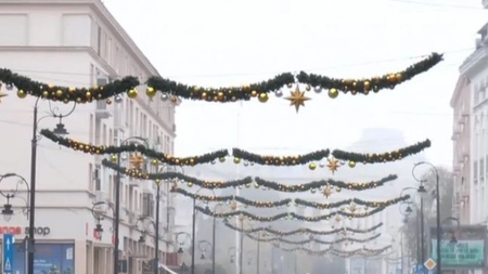 Să vină Crăciunul! Cu o rată de infectare de peste 3, Craiova își împodobeşte străzile