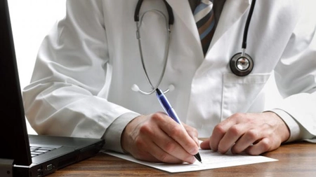 Medicii de familie, apel disperat către autorități: ”Nu putem să mergem la domiciliul unui pacient pozitiv. Nu avem costumaţia potrivită”