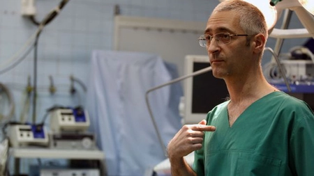 Șpaga la medic - Părerea sinceră a unui doctor despre celebrul plic