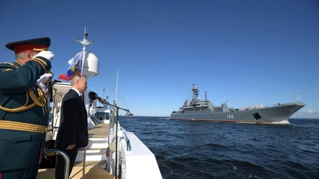 Ce cadou i-a făcut Marina rusă lui Vladimir Putin, de ziua lui