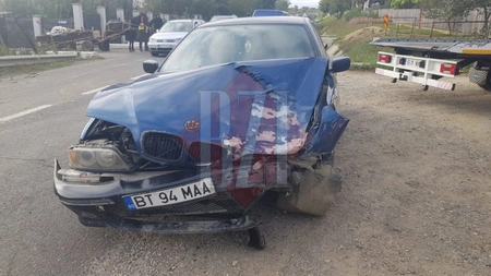 Accident rutier în localitatea ieşeană Dumbrava. A fost implicat un BMW cu volan pe dreapta - EXCLUSIV